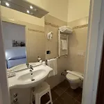 Fiorenza & Banksia Meuble Hotel 2*