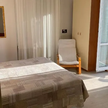 Fiorenza & Banksia Meuble מלון