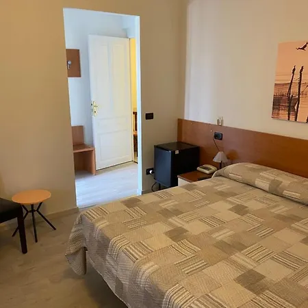 מלון Fiorenza & Banksia Meuble 2*