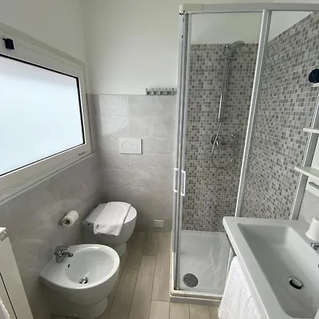 Fiorenza & Banksia Meuble Hotel 2*