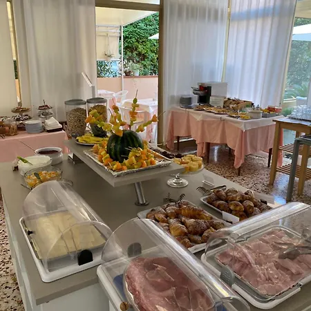 Fiorenza & Banksia Meuble מלון אלסיו