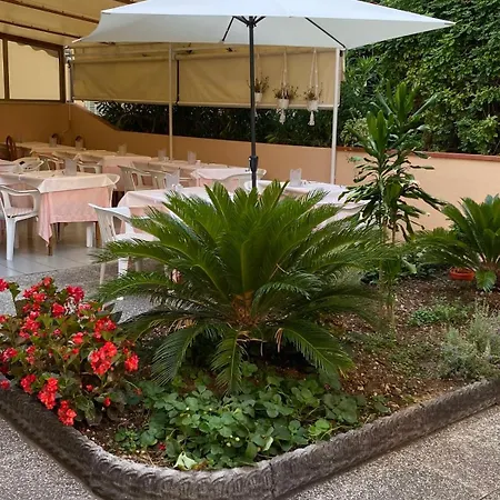 Fiorenza & Banksia Meuble אלסיו