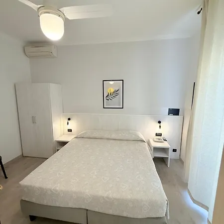 מלון Fiorenza & Banksia Meuble אלסיו