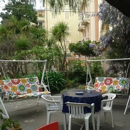 Fiorenza & Banksia Meuble אלסיו