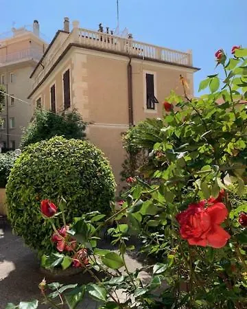 Fiorenza & Banksia Meuble מלון אלסיו