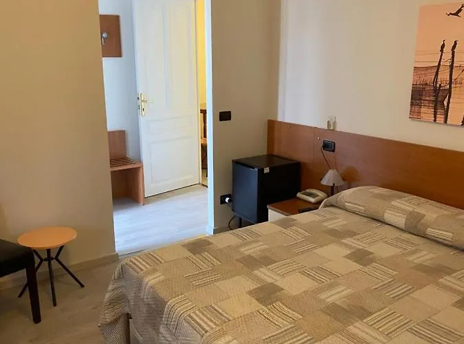 Otel Fiorenza & Banksia Meuble 2*