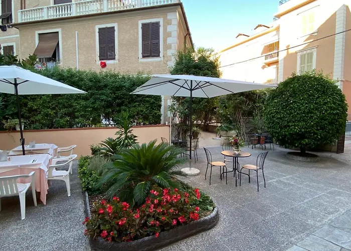 Fiorenza & Banksia Meuble Otel