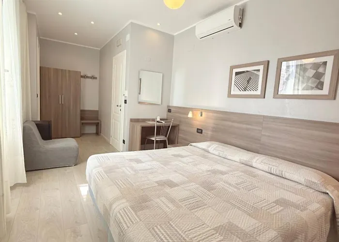 Fiorenza & Banksia Meuble Otel 2*