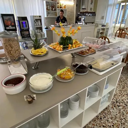 Fiorenza & Banksia Meuble Hotel