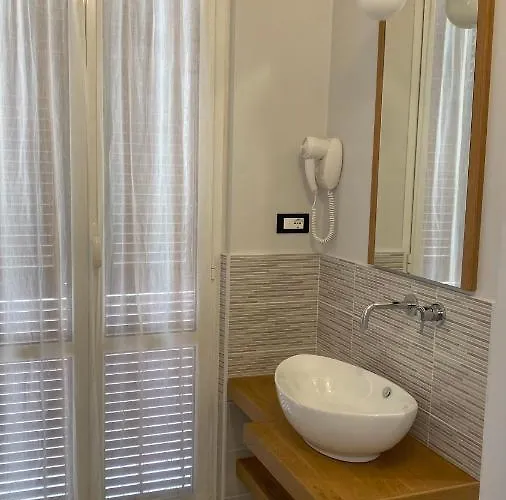 Отель Fiorenza & Banksia Meuble 2*