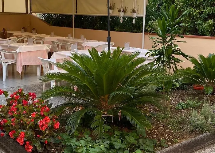 Fiorenza & Banksia Meuble Алассио