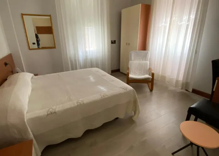 Fiorenza & Banksia Meuble Отель Алассио