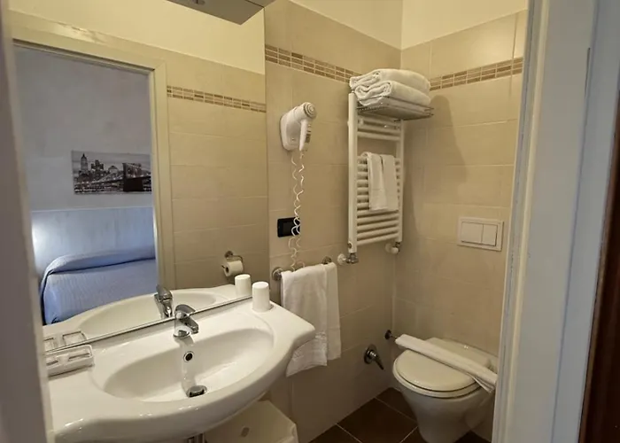 Fiorenza & Banksia Meuble Отель 2*
