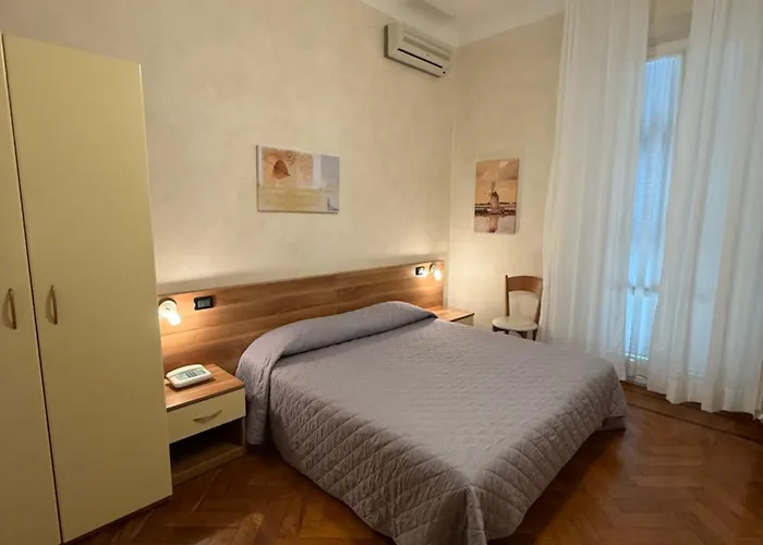 Fiorenza & Banksia Meuble Алассио