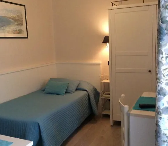 Отель Fiorenza & Banksia Meuble 2*