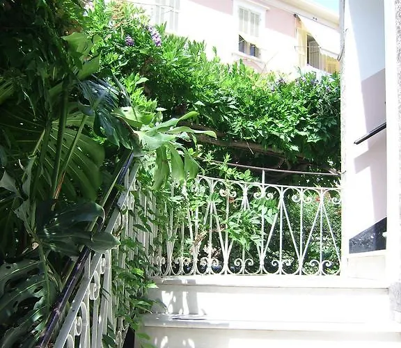 Отель Fiorenza & Banksia Meuble Алассио